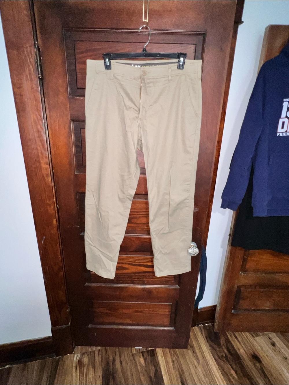 Lee Men's Tan Chino Pants. Extreme Comfort